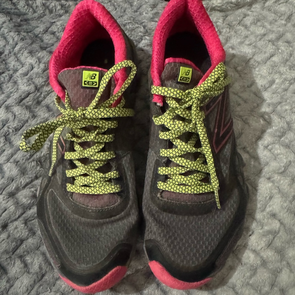 New Balance Women's Gray and Pink Athletic trail running shoe vibram sole size8